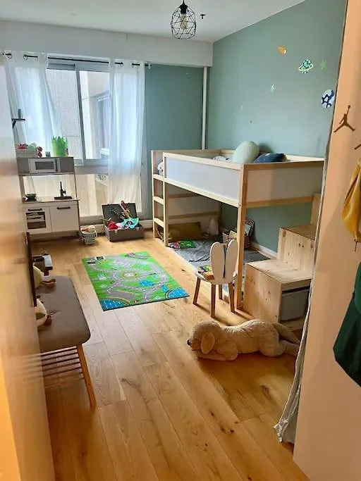 Flat With 3 Bedrooms 90 M2 Balcony And Parking, Subway Station Riquet * Paris