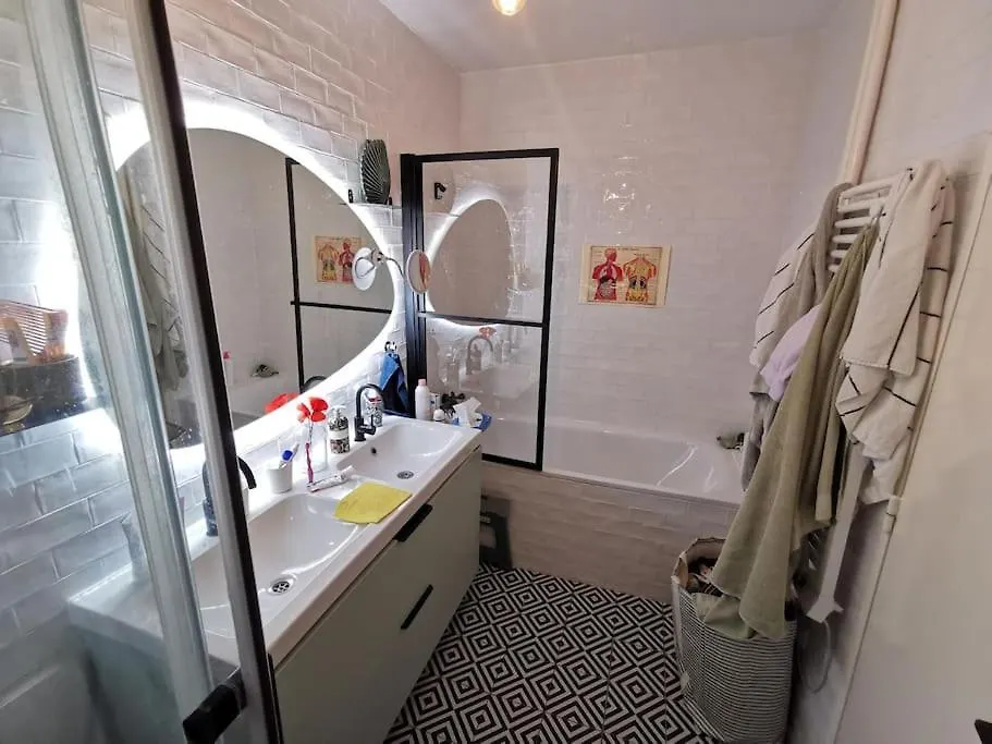 Flat With 3 Bedrooms 90 M2 Balcony And Parking, Subway Station Riquet Appartamento *