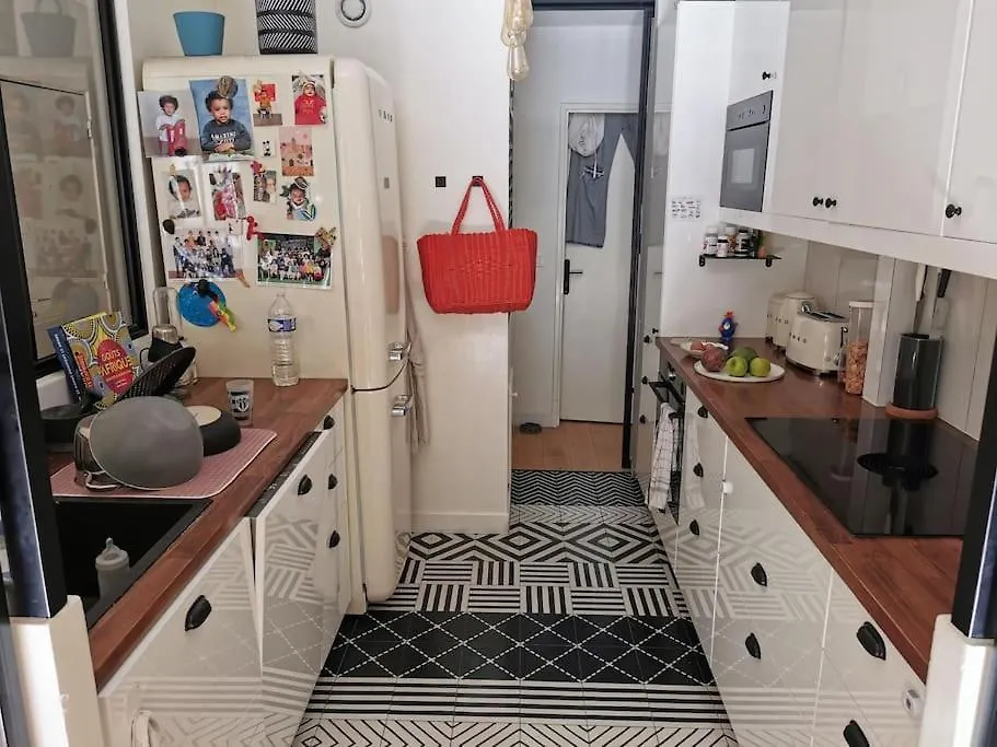 Flat With 3 Bedrooms 90 M2 Balcony And Parking, Subway Station Riquet *