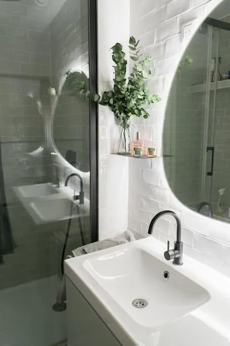 Flat With 3 Bedrooms 90 M2 Balcony And Parking, Subway Station Riquet Apartment *