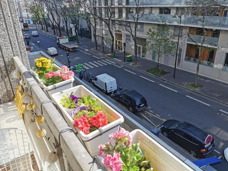 Flat With 3 Bedrooms 90 M2 Balcony And Parking, Subway Station Riquet *