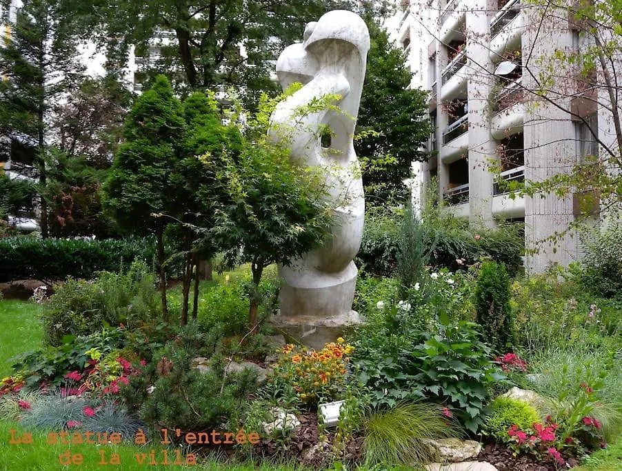 Flat With 3 Bedrooms 90 M2 Balcony And Parking, Subway Station Riquet Apartment Paris