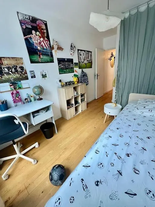 Apartment Flat With 3 Bedrooms 90 M2 Balcony And Parking, Subway Station Riquet Paris